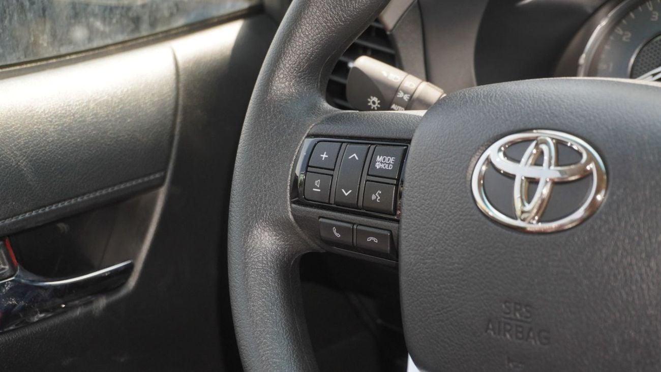 تويوتا هيلوكس GLS 2.7L AWD