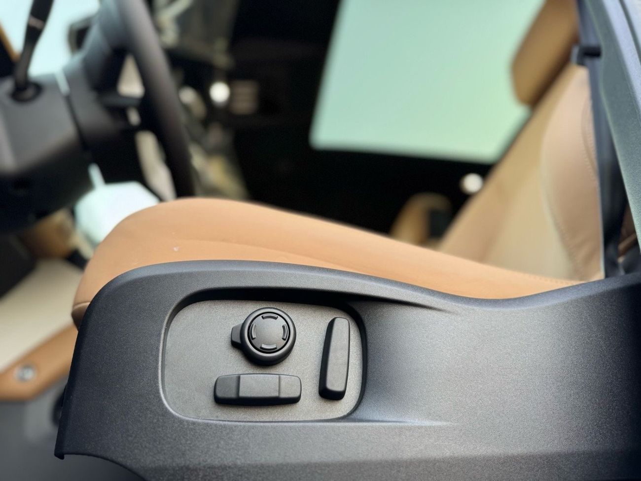 Land Rover Defender P400 110 X-Dynamic HSE 3.0L (5 Seater)