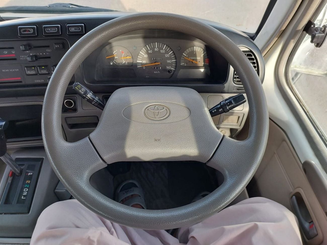 Toyota Coaster TOYOTA COASTER BUS RHD 2005 MODEL 4.0 L DIESEL AUTOMATIC(PM51046)