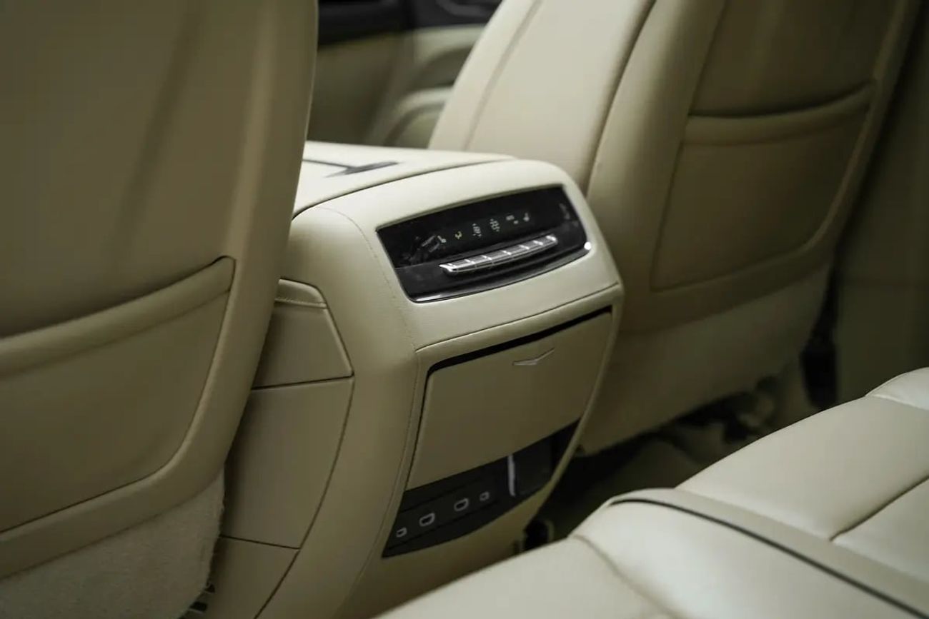 كاديلاك إسكالاد 600 BLACK EDITION WITH WARRANTY AND SERVICE CONTRACT