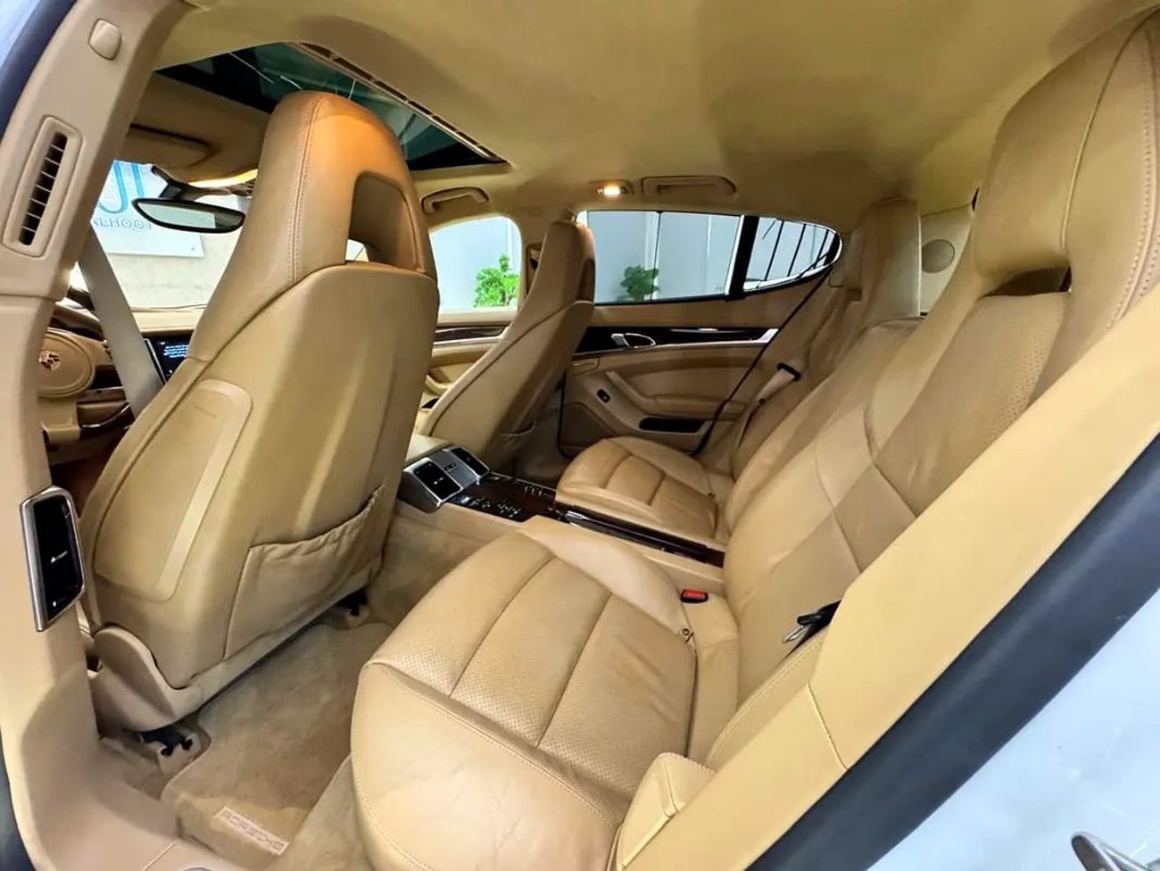 بورش باناميرا BEST PLATINUM EDITION|| TOP OPTIONS || GCC || ACCIDENT FREE || UNIQUE