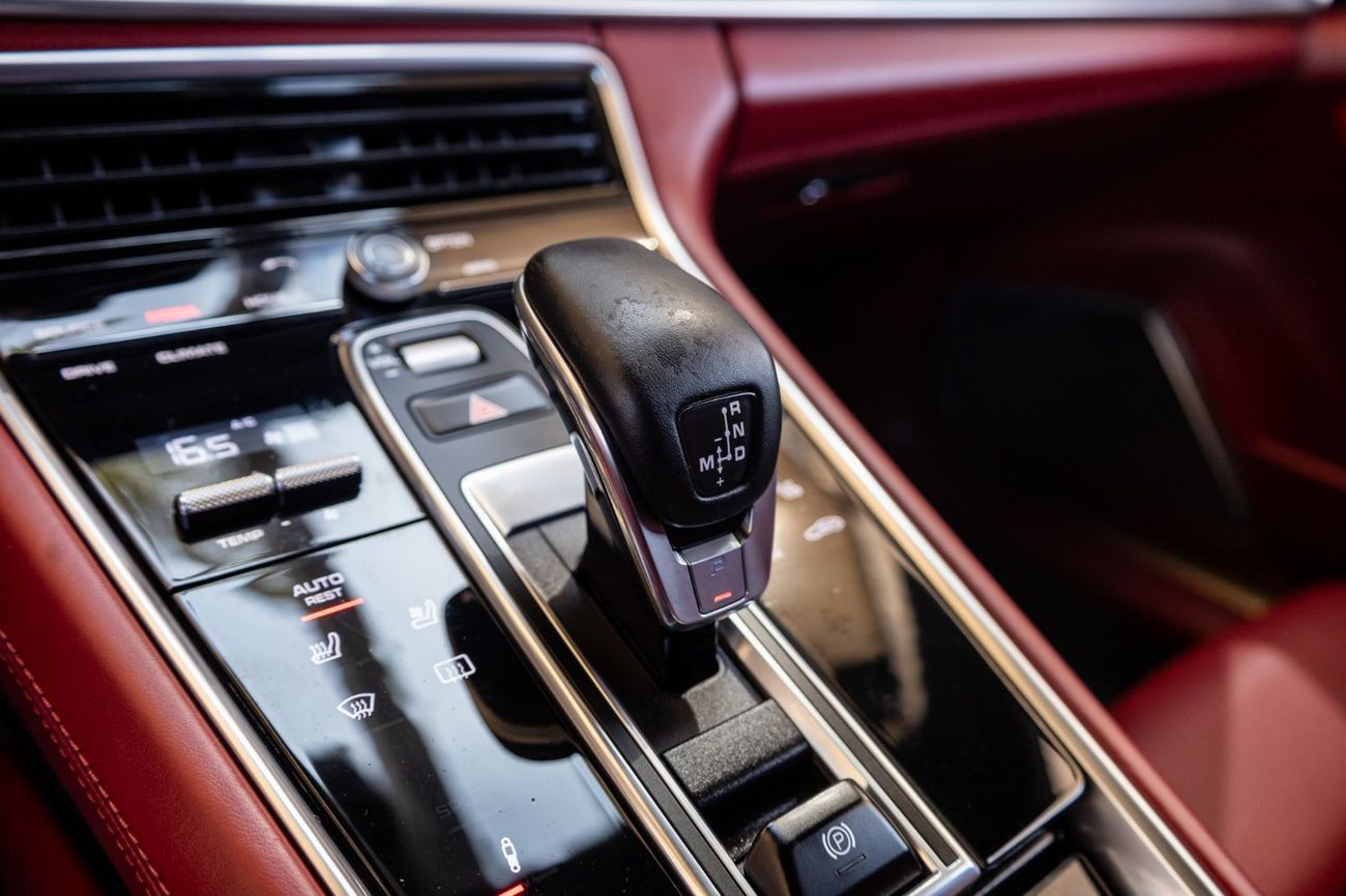 بورش باناميرا Turbo 4.0L AWD