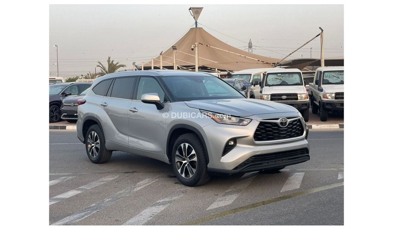 Toyota Highlander *Offer*2020 Toyota Highlander XLE 3.5L V6 Full Option - /