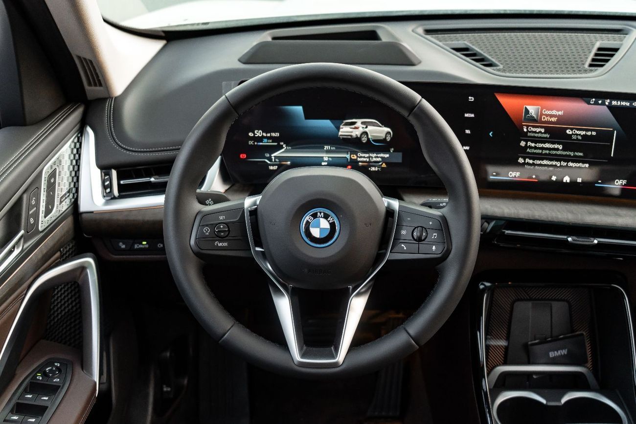 بي أم دبليو iX1 2025 | BMW IX1 XDRIVE 30LX DESIGN PACKAGE