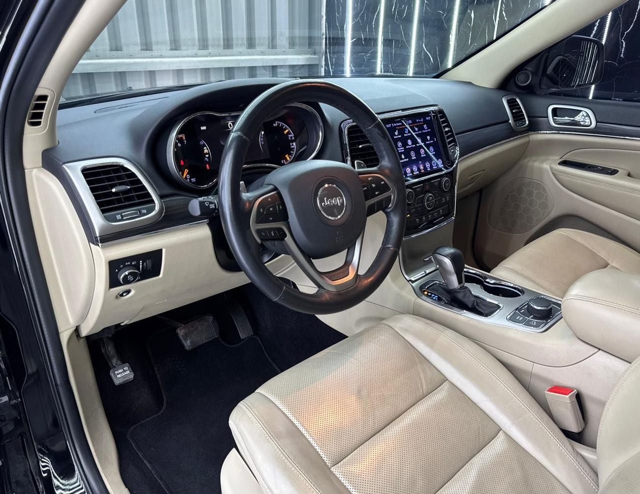 جيب جراند شيروكي Jeep Grand Cherokee | 4x4 Limited | Low mileage | Gcc