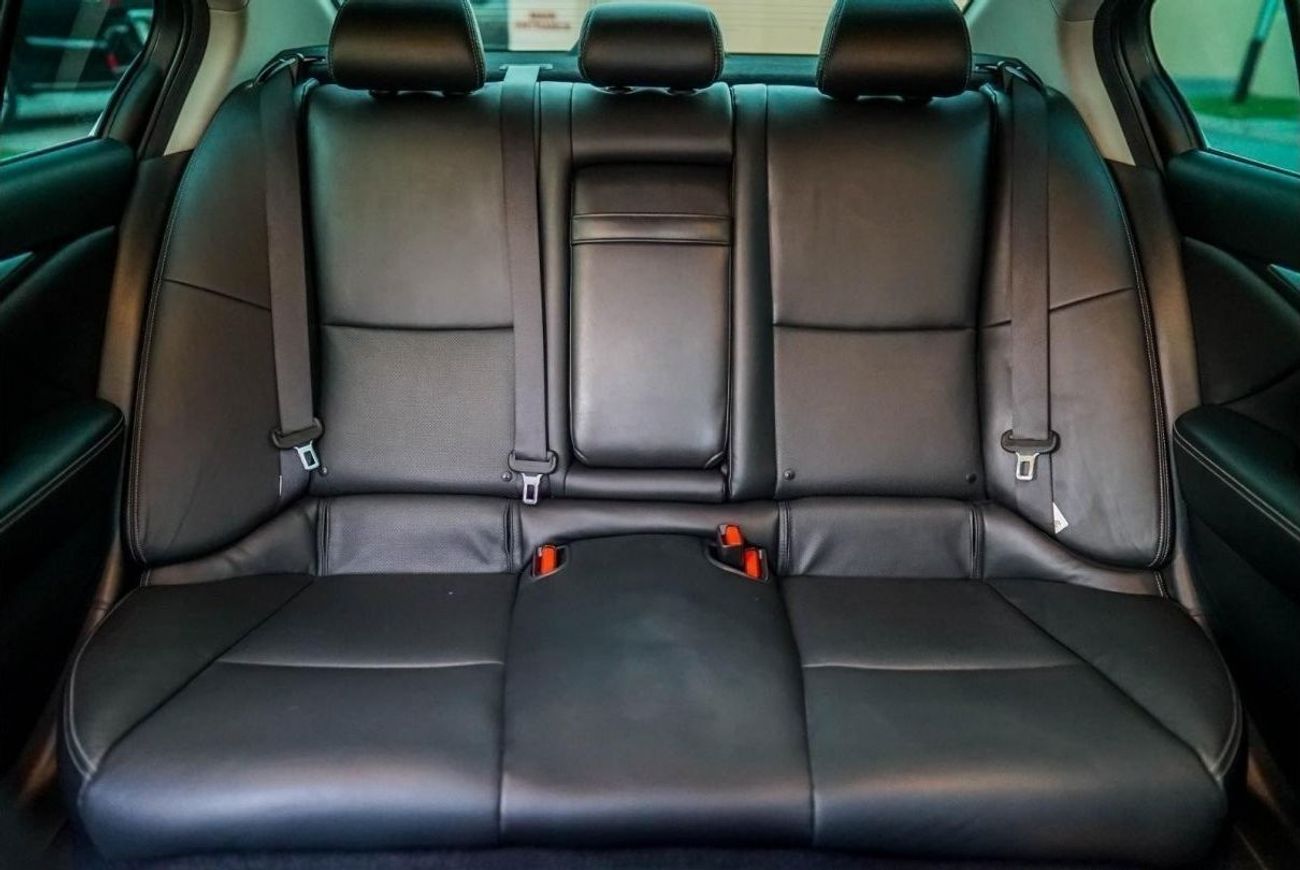 Infiniti Q50 Luxe V37