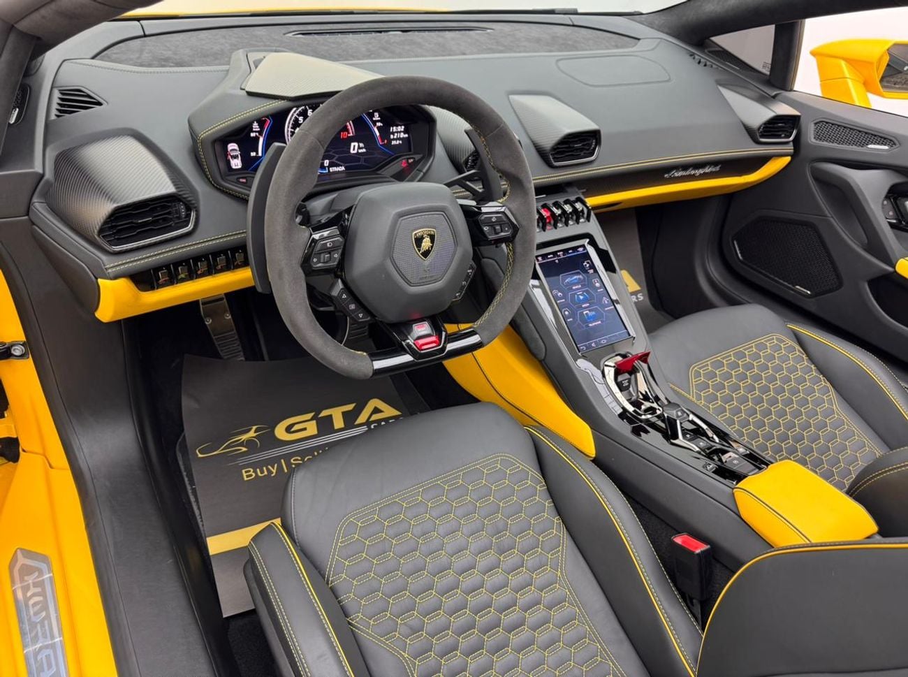 Lamborghini Huracan Evo Spyder 2023 Lamborghini Huracan Evo Spider, Lamborghini Warranty, Lamborghini Service History, GCC