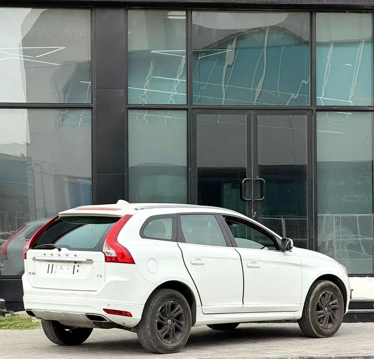 فولفو XC 60 Momentum 2.0L