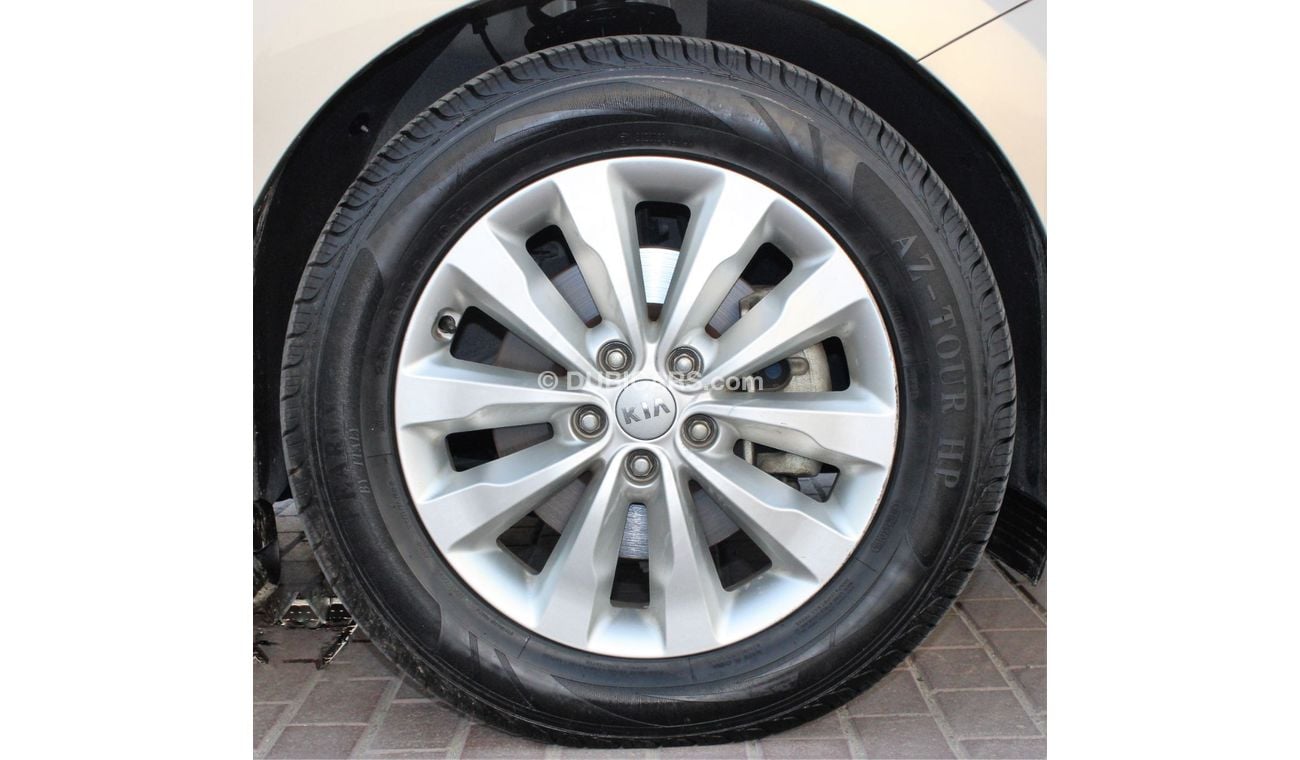 Kia Carnival Kia Carnival 2016 GCC in excellent condition without accidents No. 2 very clean from inside and outs