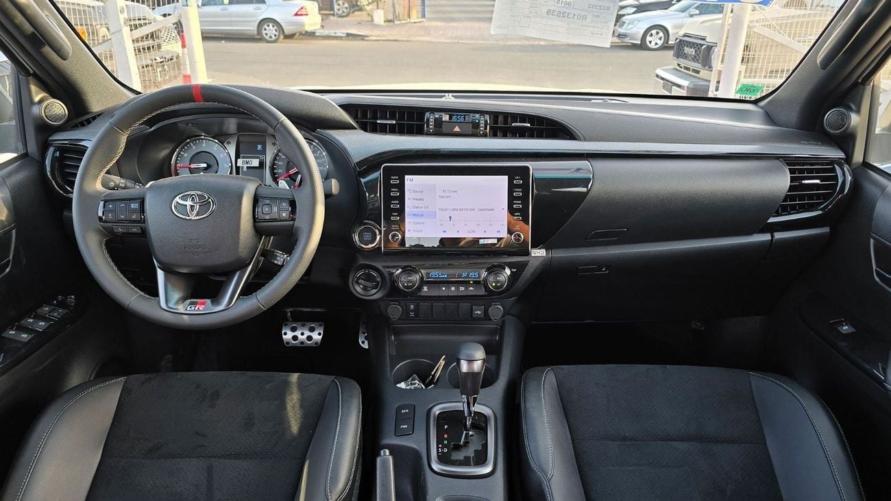 تويوتا هيلوكس 2024 Toyota Hilux GR-Sport 4.0L AT Petrol (White)