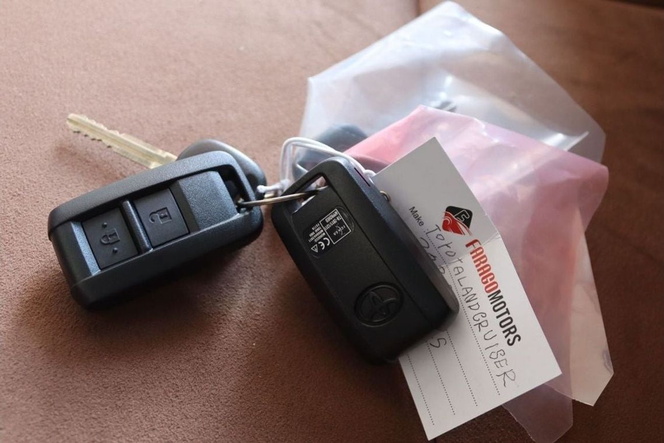 Toyota Land Cruiser GRJ76 4.0 V6 AUTOMATIC FULLY LOADED