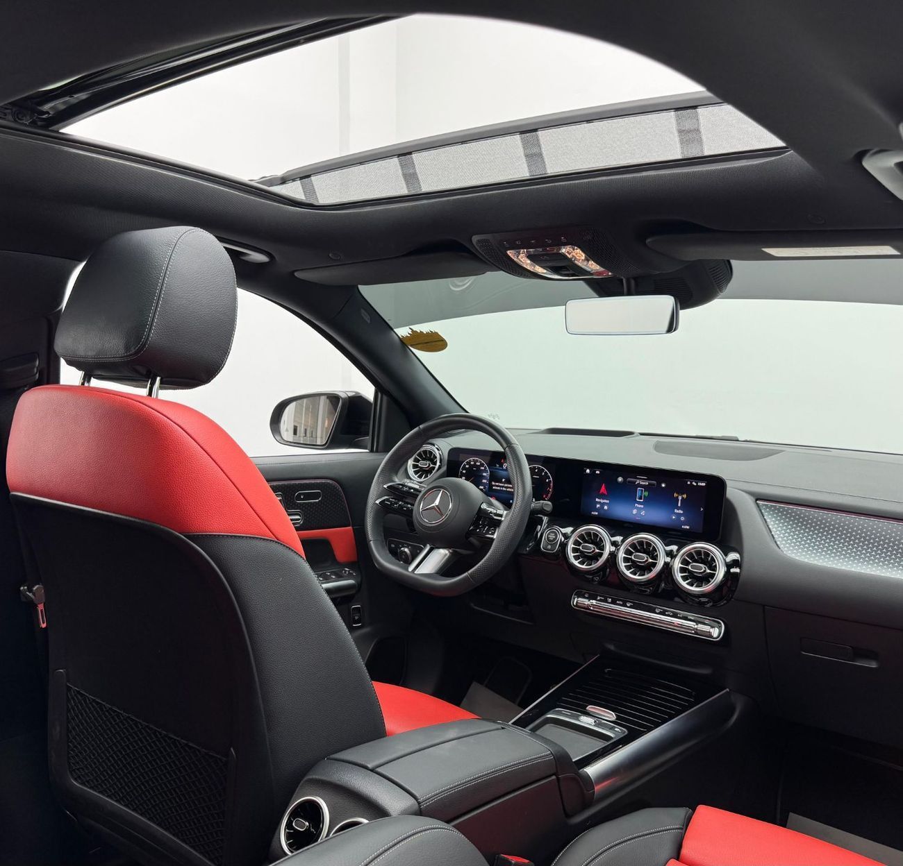 مرسيدس بنز GLA 200 2024 Mercedes-Benz GLA 200 AMG Night package, 2029 Agency Warranty + 2026 Service Contract, Agency F