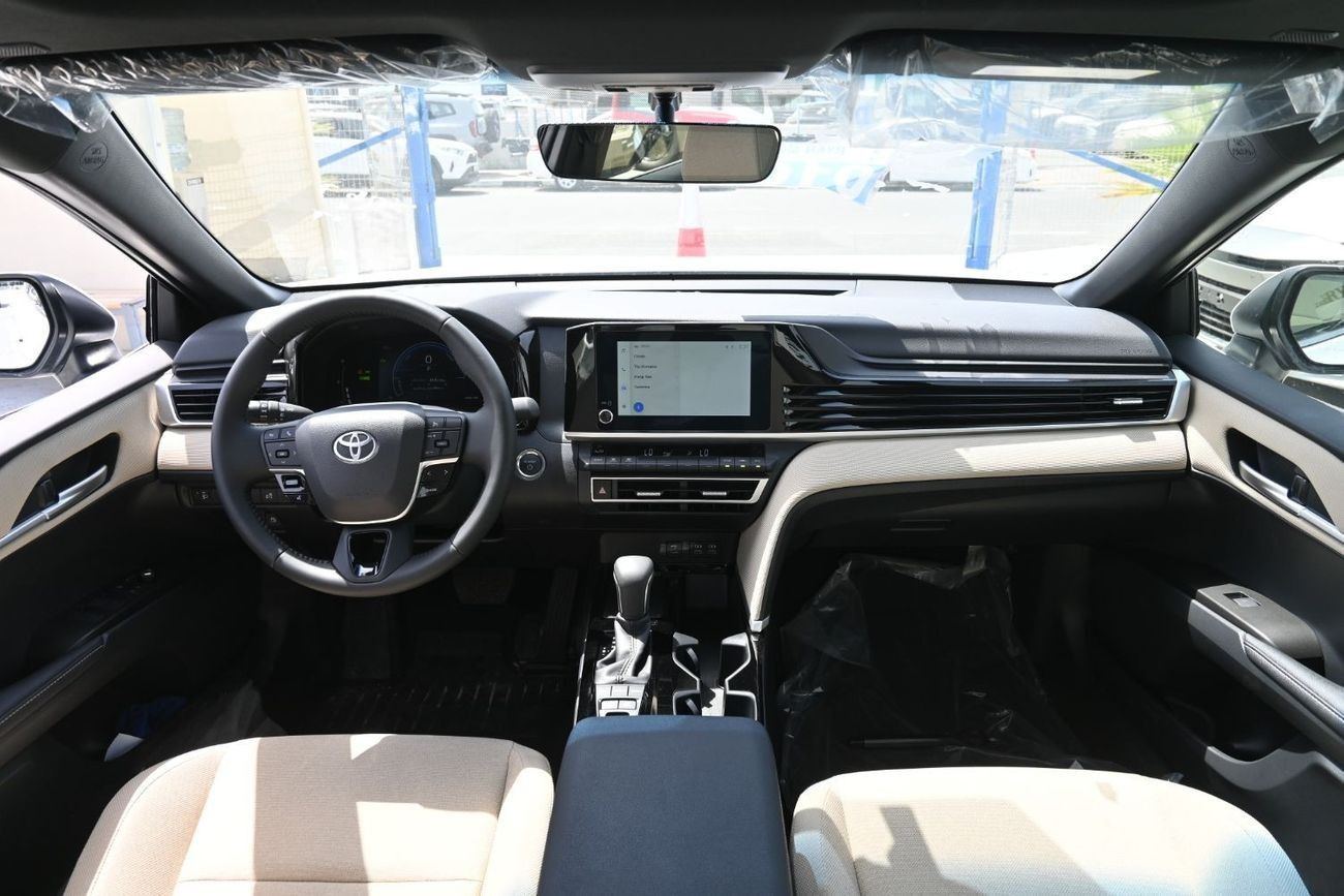 Toyota Camry LE HEV Toyota Camry LE 2.5L Hybrid, Model 2025, Color White