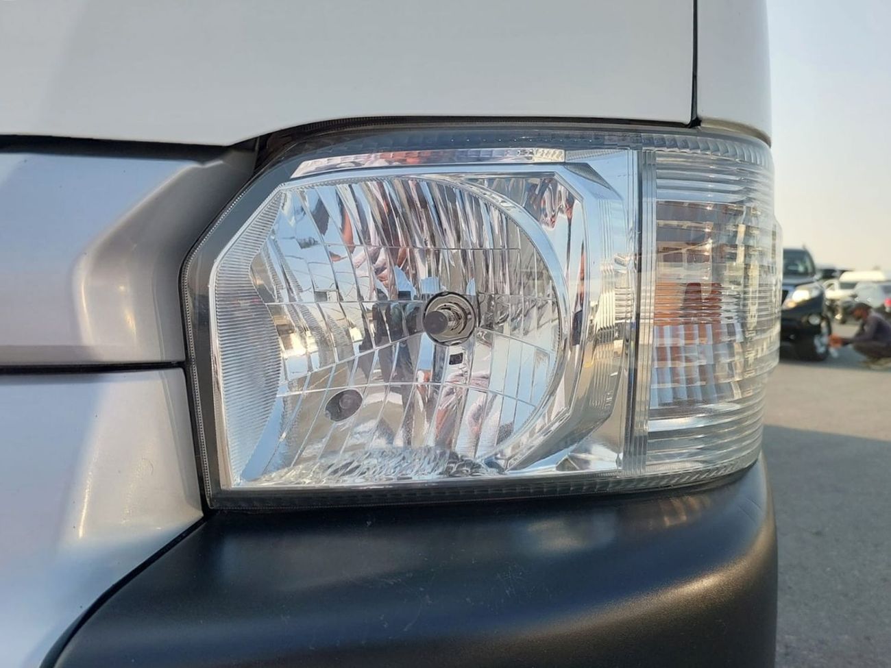 Toyota Hiace TOYOTA HIACE COMMUTER VAN RHD 2015 MODEL 2.7 L PETROL AUTOMATIC(PM54137)