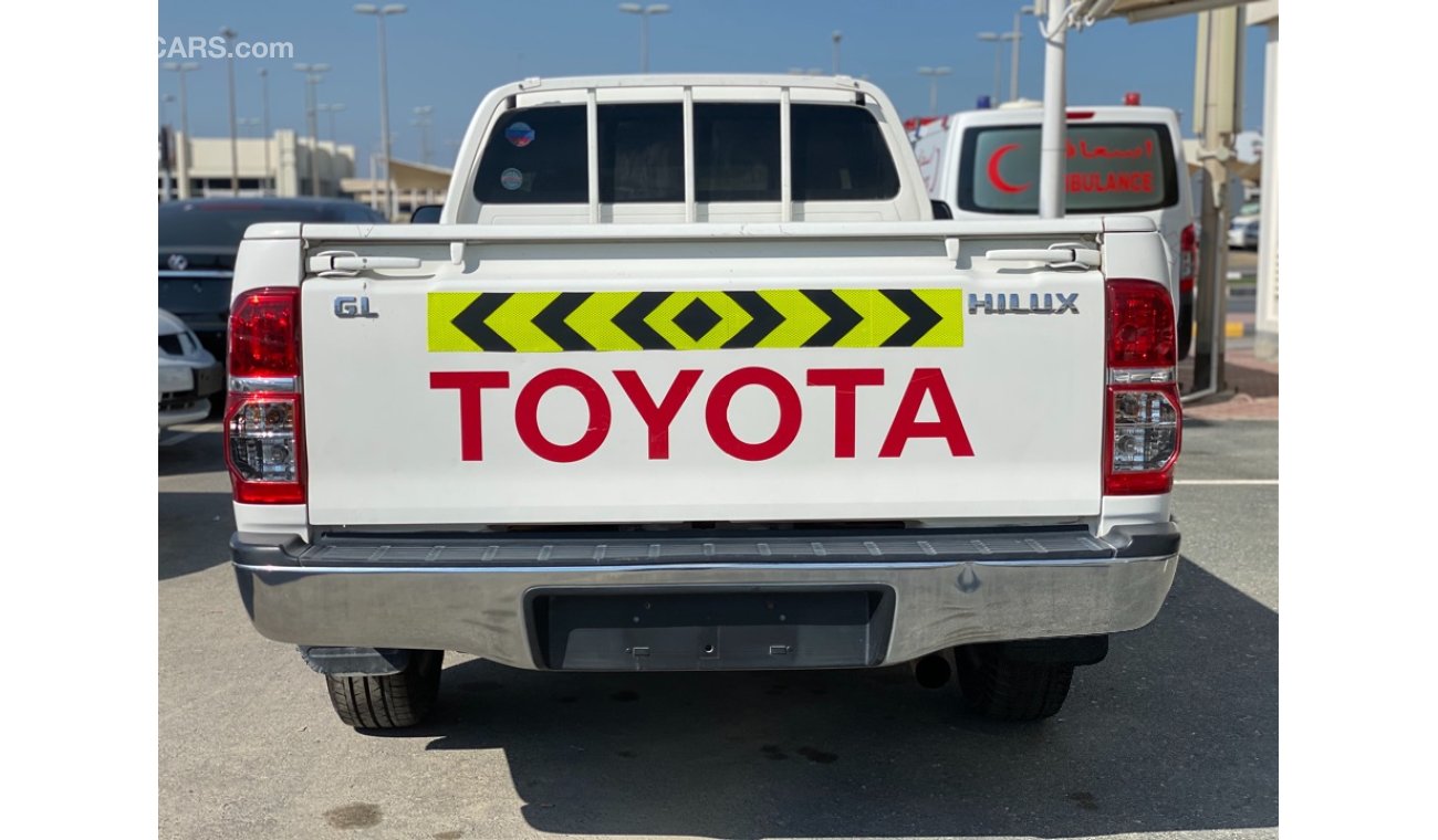 Toyota Hilux 2015 4x2 S/C Ref#748