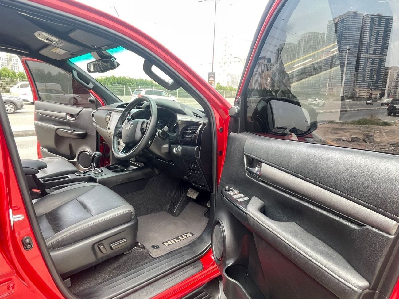 Toyota Hilux diesel engine ,2.8 liter ,Automatic gear ,year model 2024 ,right hand drive ,only for export availab