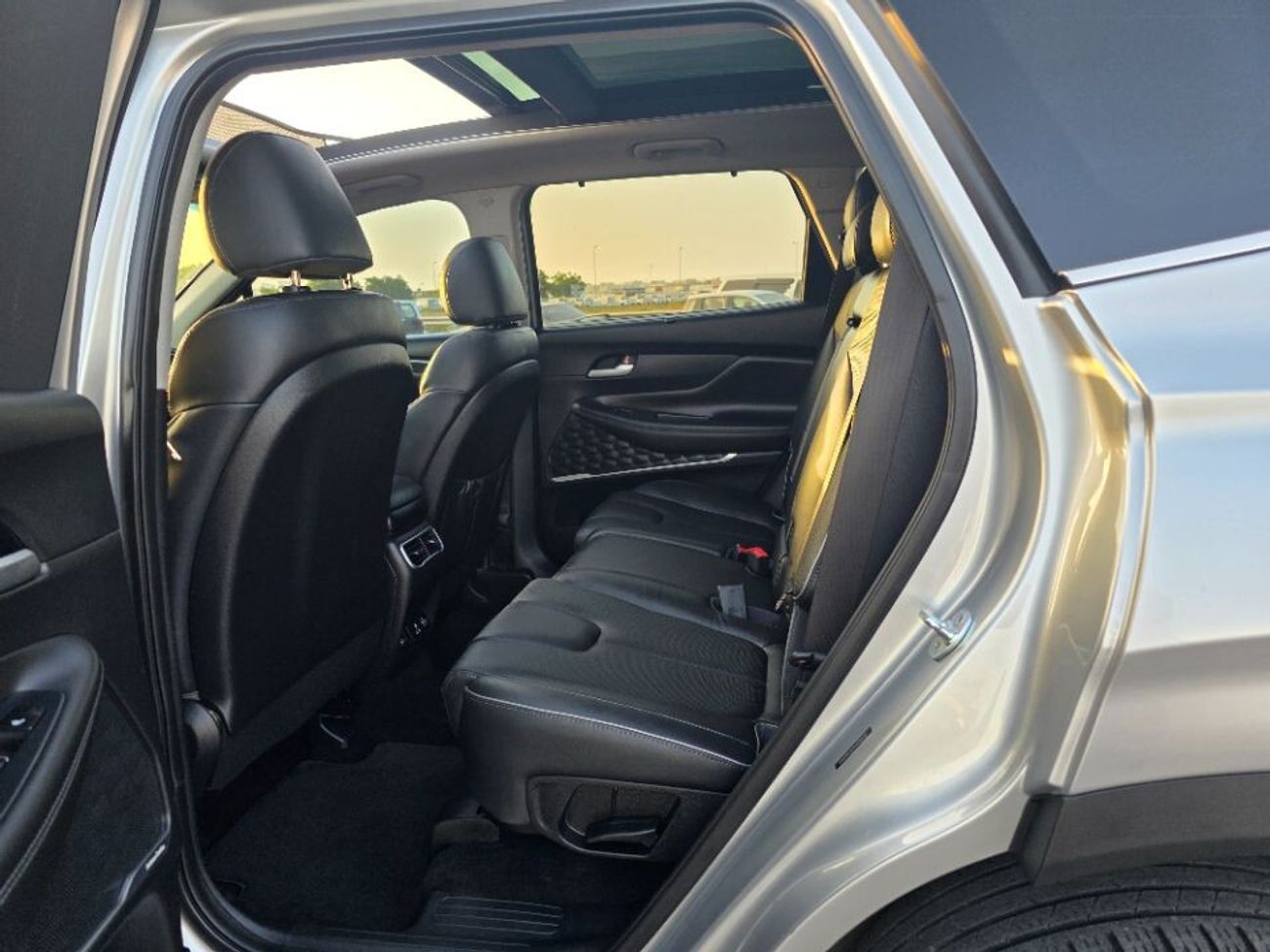 هيونداي سانتا في 2021 Model Limited Edition Paranomic roof, 360 camera,  Push button and Trunk automatic