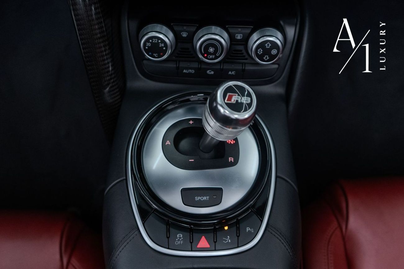 Audi R8 Spyder FSI 4.2L (430 HP) 2014 Audi R8 Quattro Spyder V8, Service History, Very Low Kms, Carbon Fiber