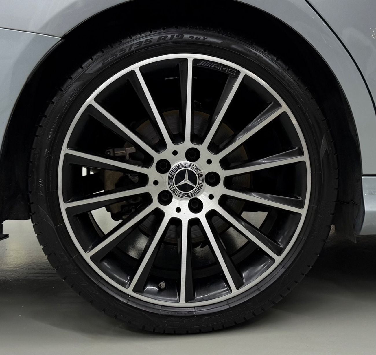 مرسيدس بنز C 200 GCC.. Perfect Condition .. AMG .. Panoramic