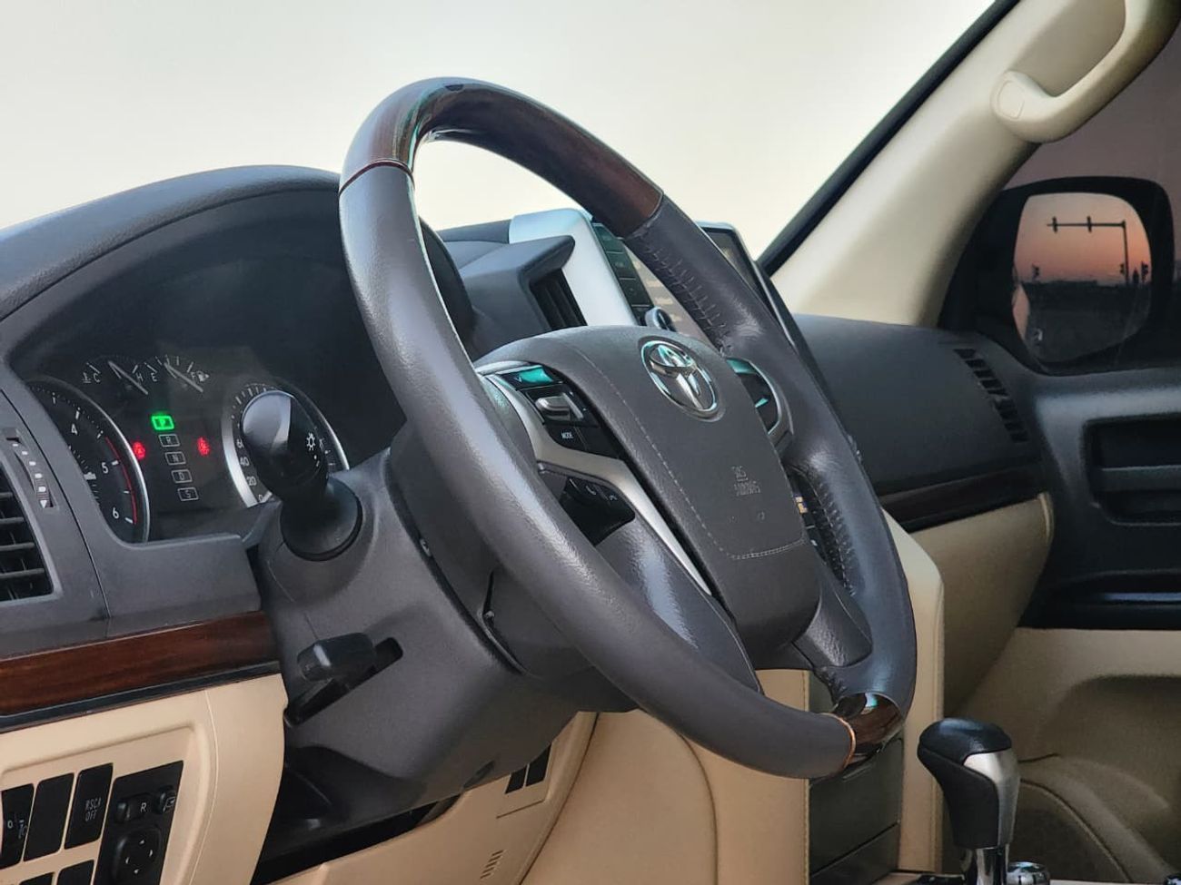 Toyota Land Cruiser GXR .DIESEL FULL OPTION