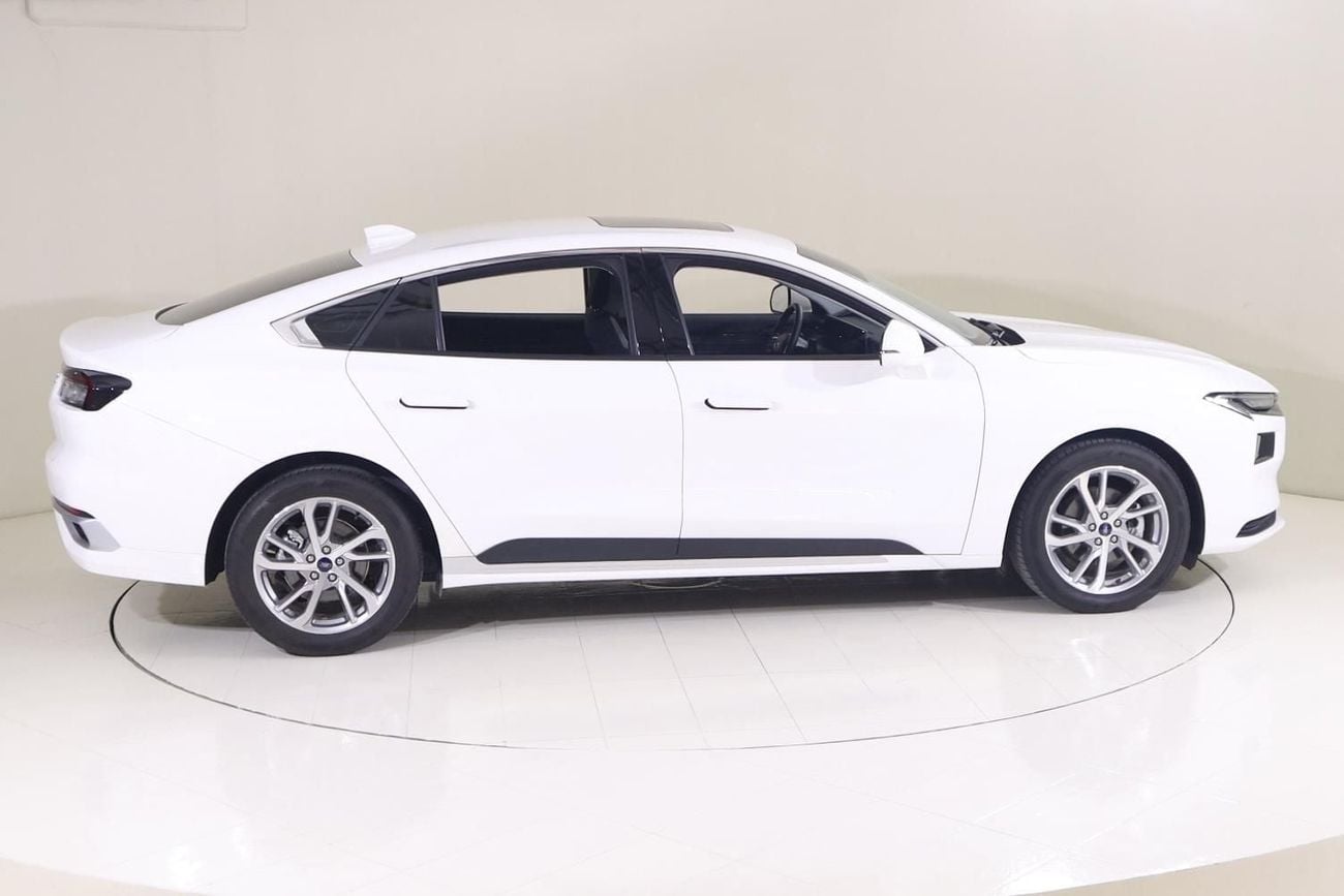 Ford Taurus AMBIENTE TPC1223 /AL TAYER MOTORS/ AL QOUZ SHOWROOMO