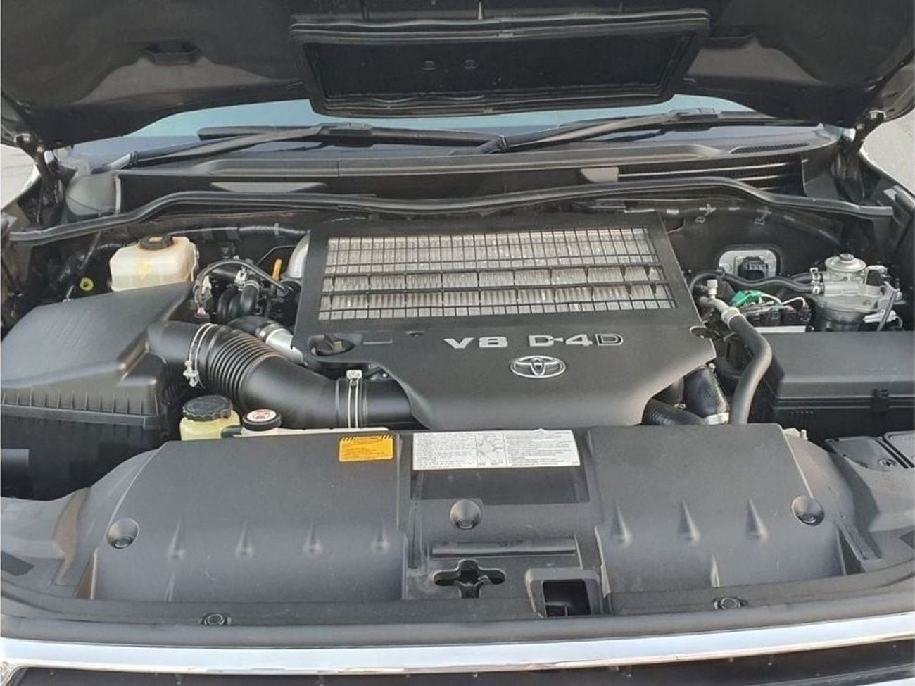 Toyota Land Cruiser Diesel 4.5 Right Hand Liter VX Limited Cool Box Sunroof Leather Power Seats