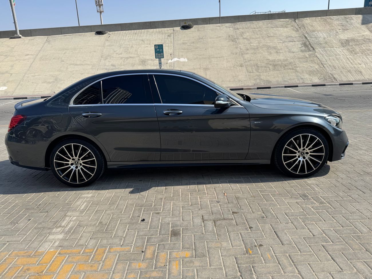 Mercedes-Benz C 300 Std 2.0L (241 HP)