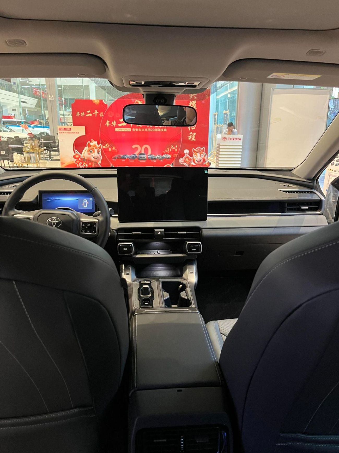 تويوتا راف ٤ Spot inventory