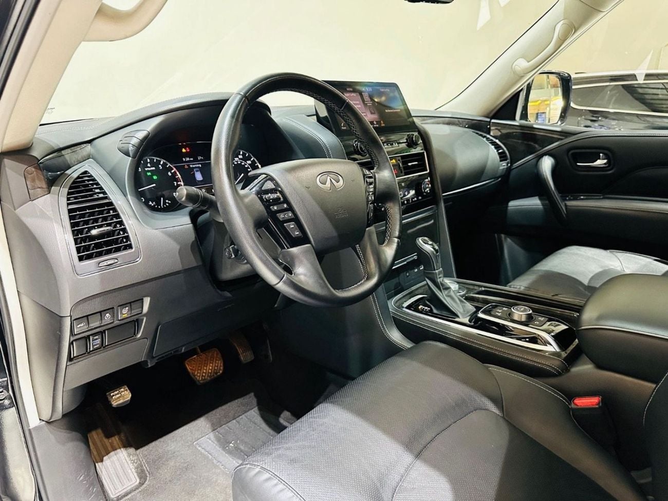 Infiniti QX80 LUXE SENSORY PROACTIVE LUXURY PROACTIVE