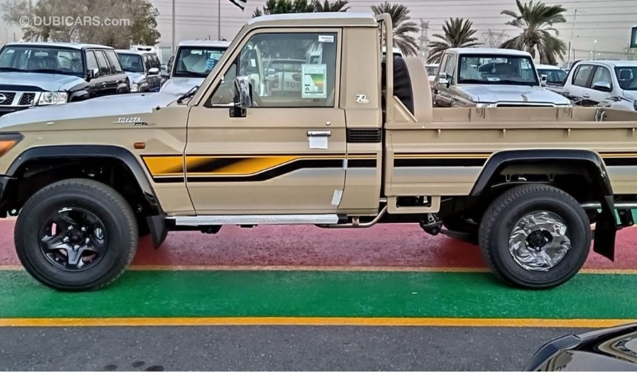 تويوتا لاند كروزر بيك آب TOYOTA LANDCRUISER PICKUP FULL OPTION  WITH BLACK FRONT BUMPER AND FINDERS