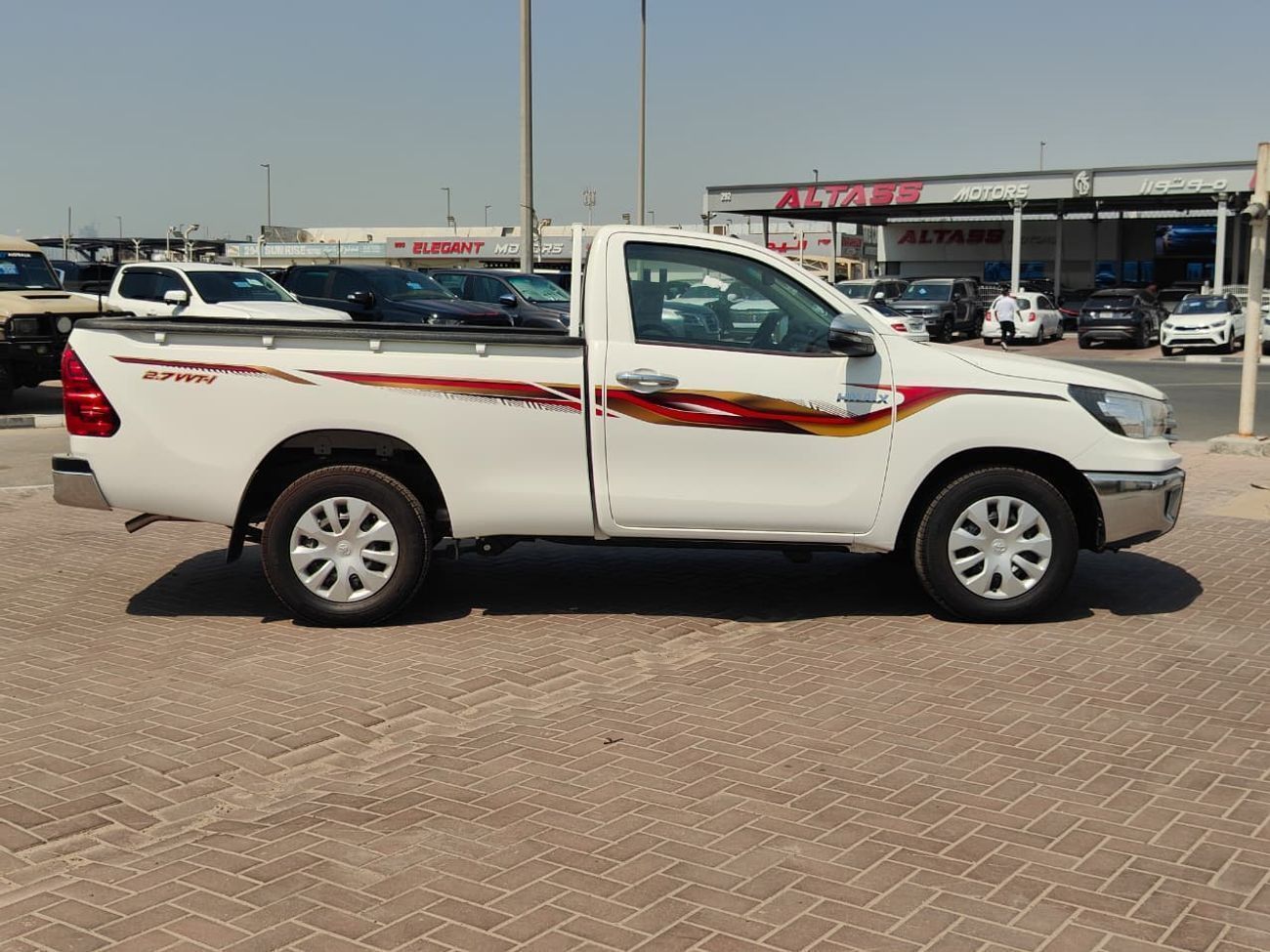 تويوتا هيلوكس TOYOTA HILUX SINGLE CABIN 2.7 Petrol Manual Transmission 4X2