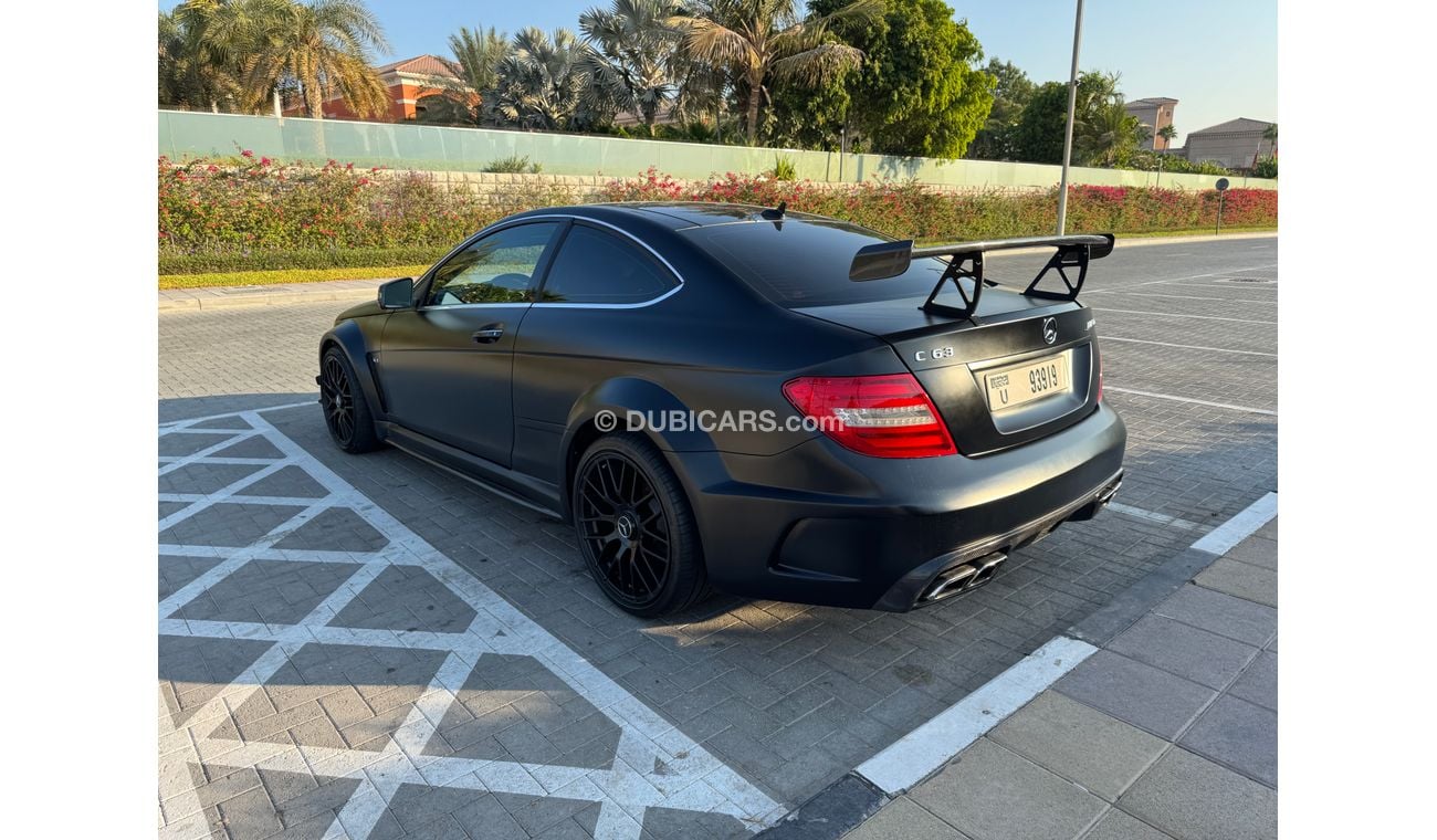 Mercedes-Benz C 63 Coupe Black Series look