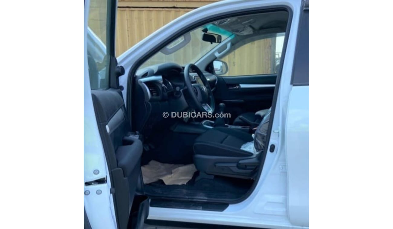 Toyota Hilux FULL OPTION WITH REAR A/C