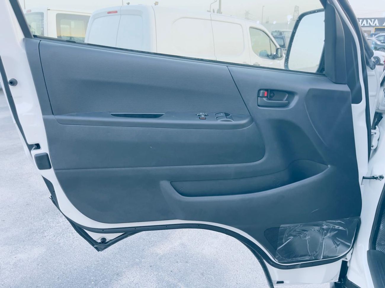 تويوتا هاياس toyota hiace hirgroof cargo glass van