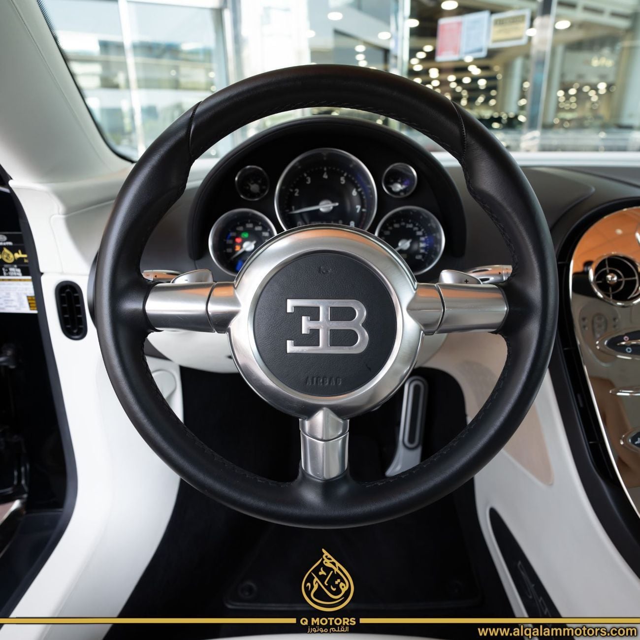 Bugatti Veyron STD 2010 BUGATTI VERYON GCC DONE ONLY 4000KM WITH 2 YEARS SERVICE CONTRACT