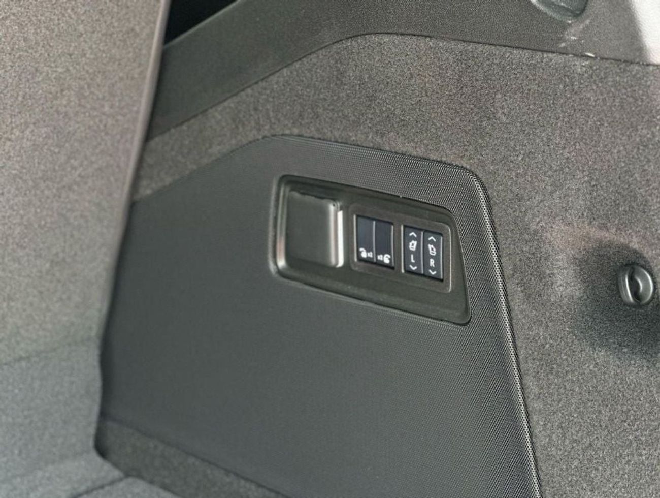 Cadillac Escalade Premium Luxury 6.2L AWD Cadillac Escalade Premium Luxury 2025 in Stock