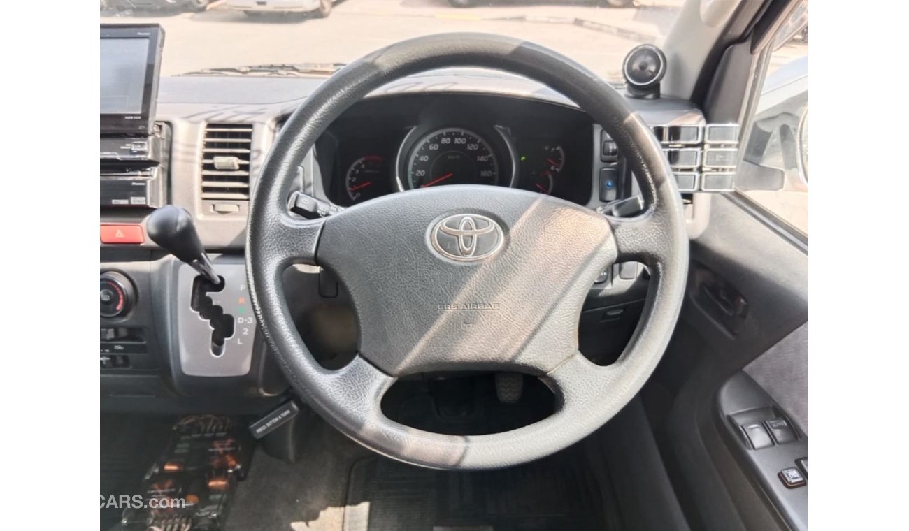 Toyota Hiace TOYOTA HIACE VAN RIGHT HAND DRIVE (PM1282)