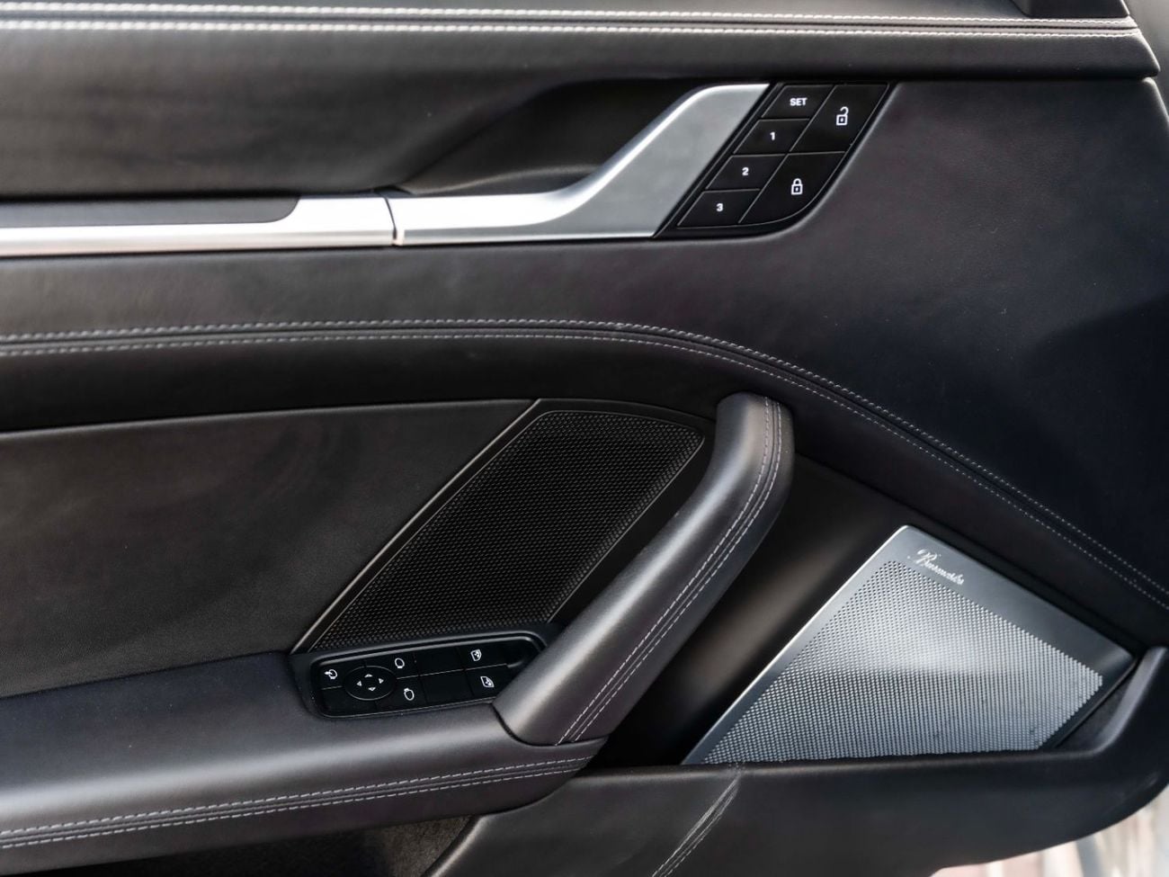 Porsche 911 Turbo S 3.8L (640 HP) Coupe