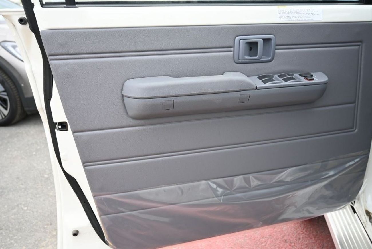 تويوتا لاند كروزر بيك آب تويوتا لاندكروزر 4.2 لتر ديزل، دبل كابين بيك اب 4WD 4 ابواب، لون ابيض، موديل 2022