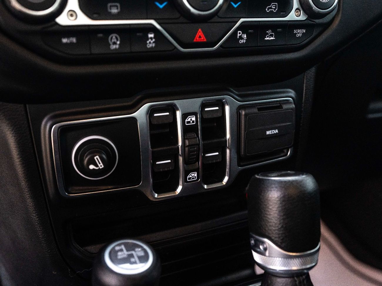 Jeep Wrangler Sport S 3.6L A/T