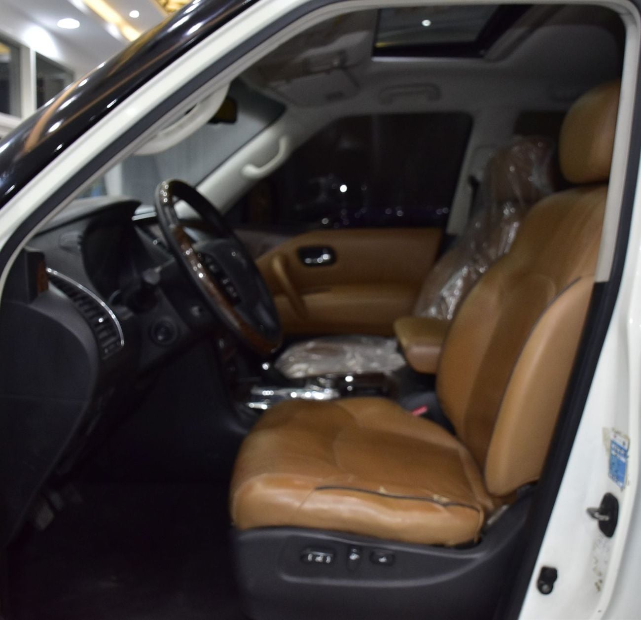 Nissan Patrol SE PLATINUM CITY EXCELLENT DEAL for our Nissan Patrol ( 2015 Model ) in White Color GCC Specs