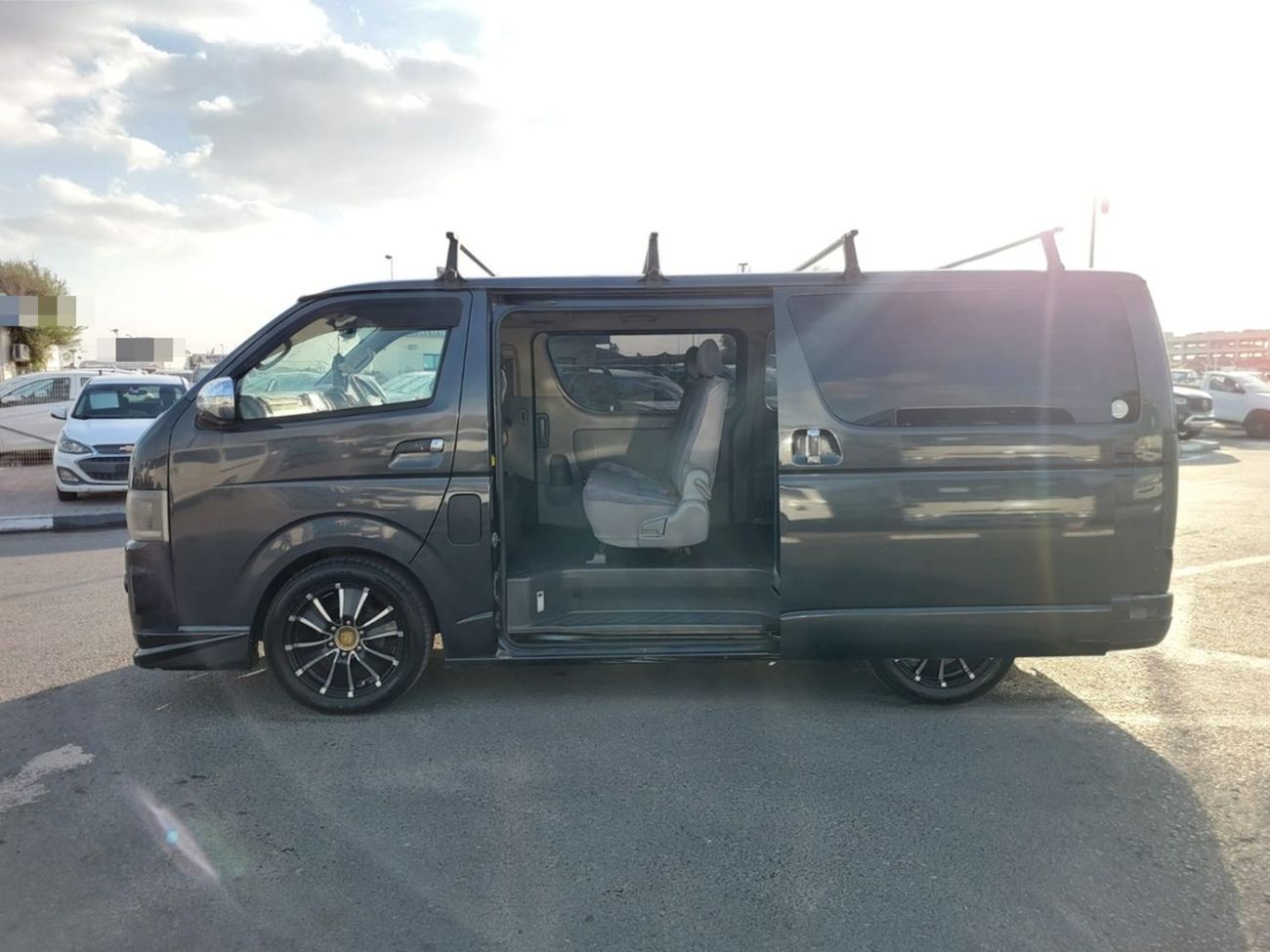 Toyota Hiace TOYOTA HIACE VAN RHD 2005 MODEL 2.0 L PETROL AUTOMATIC(PM19959)