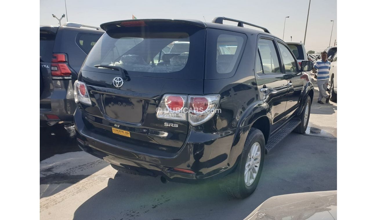 تويوتا فورتونر 2.7L SUV 4WD (PETROL)