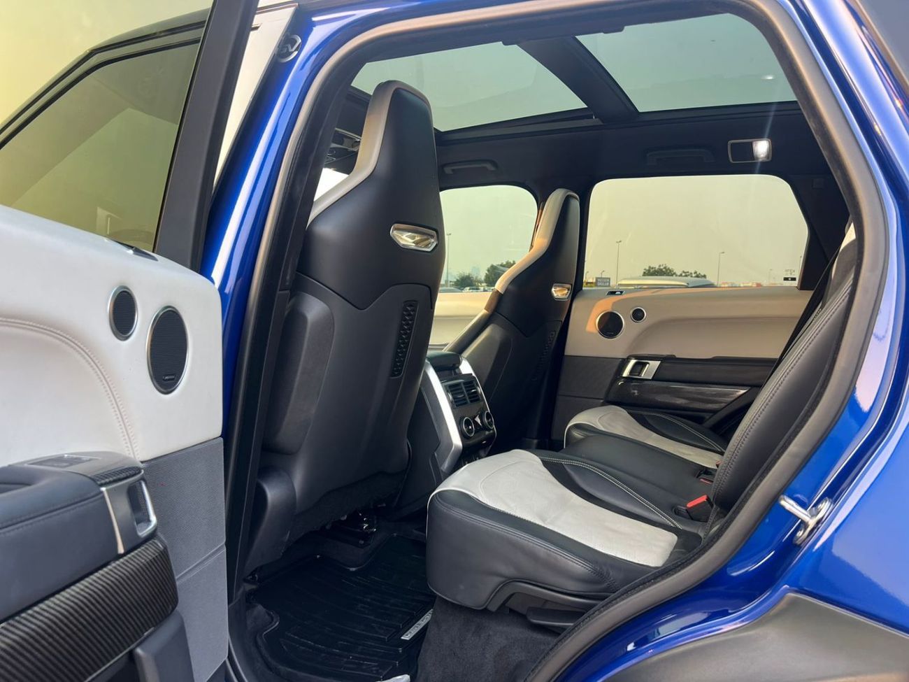 لاند روفر رينج روفر سبورت 2019 Land Rover - Range Rover Sport SVR 5.0L V8 AWD Panoramic- Clean Title - Full Option - Very Well