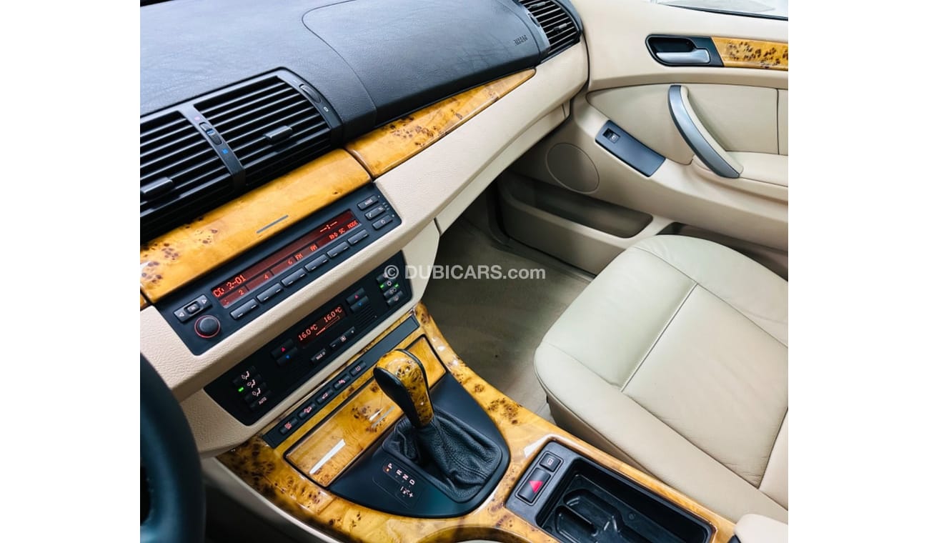 BMW X5 GCC .. Very Low Milegea .. V6 .. 3,0 L .. Perfect Condition