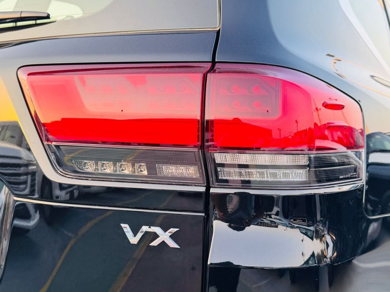 تويوتا لاند كروزر TOYOTA LC 300 VX 3.5L PTR GCC A/T F/O BLACK 2025