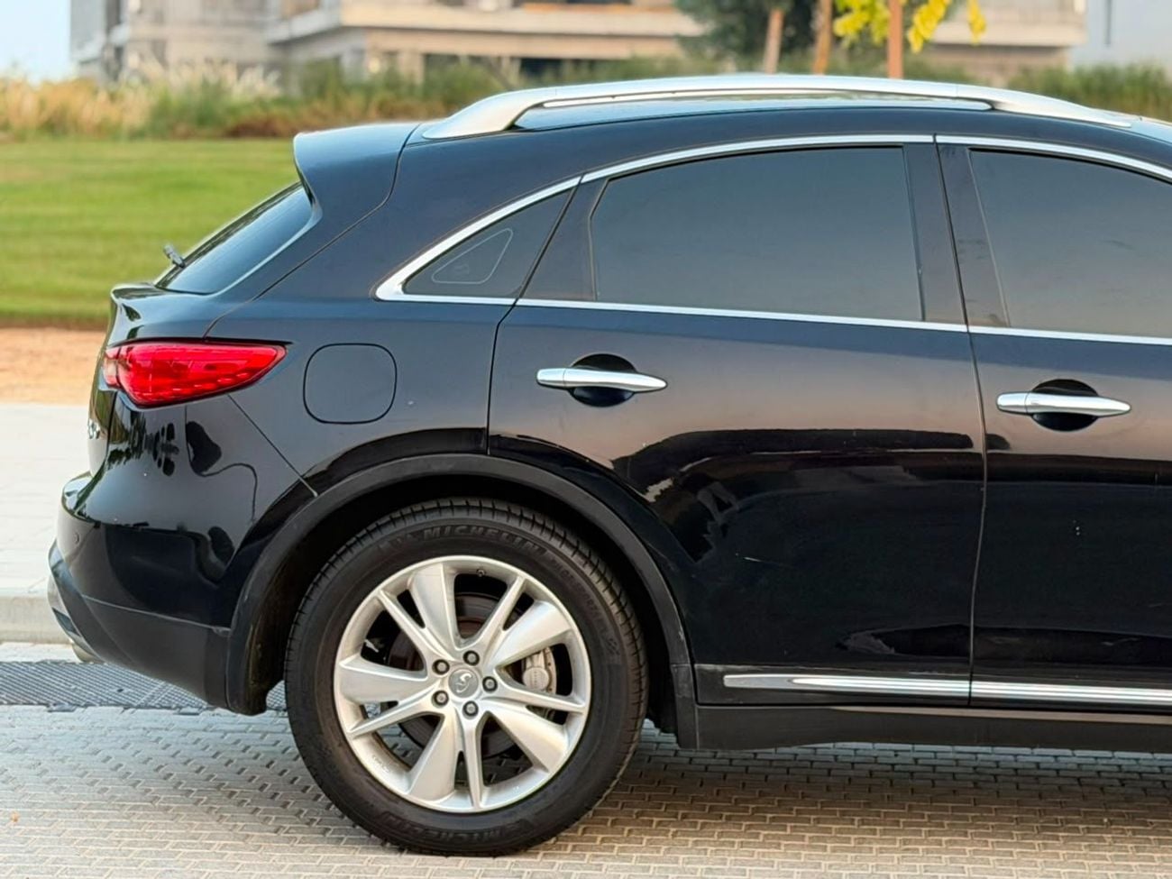 Infiniti QX70 LUXURY