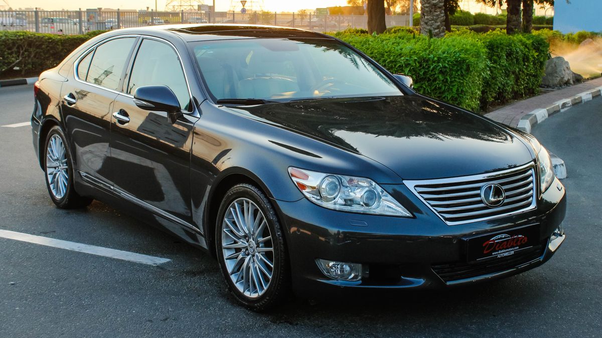 Lexus LS 460 for sale AED 95,000. Grey/Silver, 2010