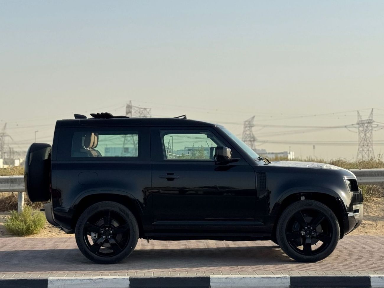 لاند روفر ديفندر Land Rover Defender P400 X-Dynamic SE 2025 2DOORS