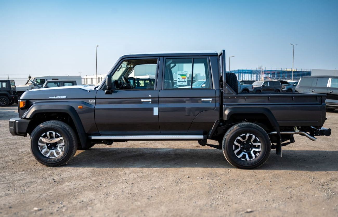 تويوتا لاند كروزر بيك آب 4.0L Pickup | Double Cabin | Automatic | Petrol | 5 Seater | 4 Door |